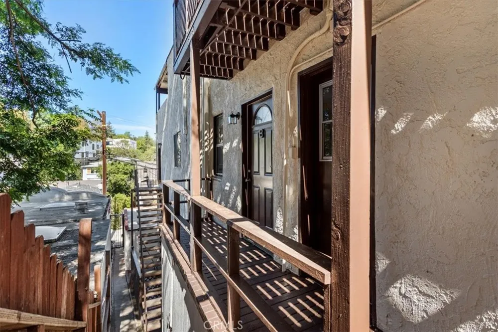 3652 Fredonia #B Los Angeles, CA 90068