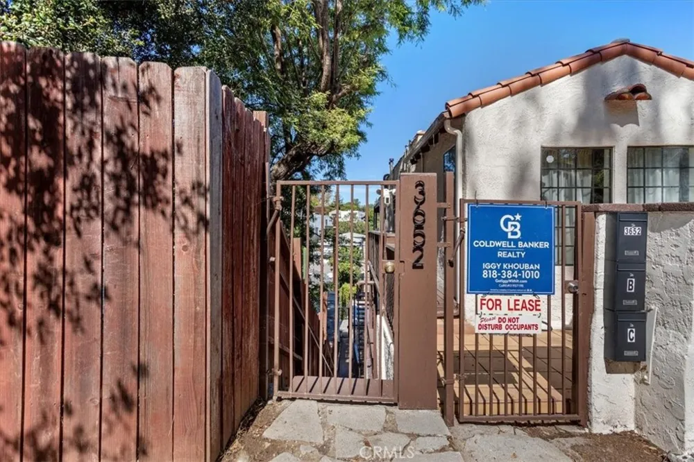 3652 Fredonia #B Los Angeles, CA 90068
