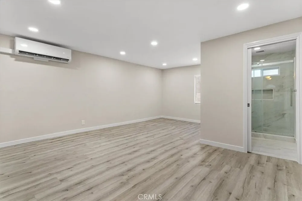 3652 Fredonia #B Los Angeles, CA 90068