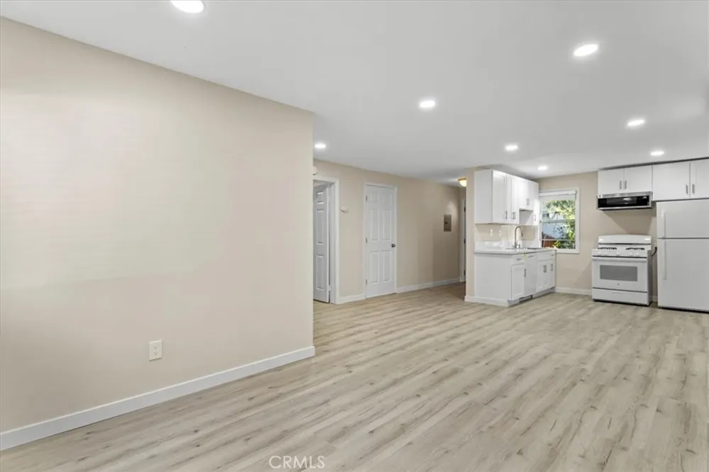 3652 Fredonia #B Los Angeles, CA 90068