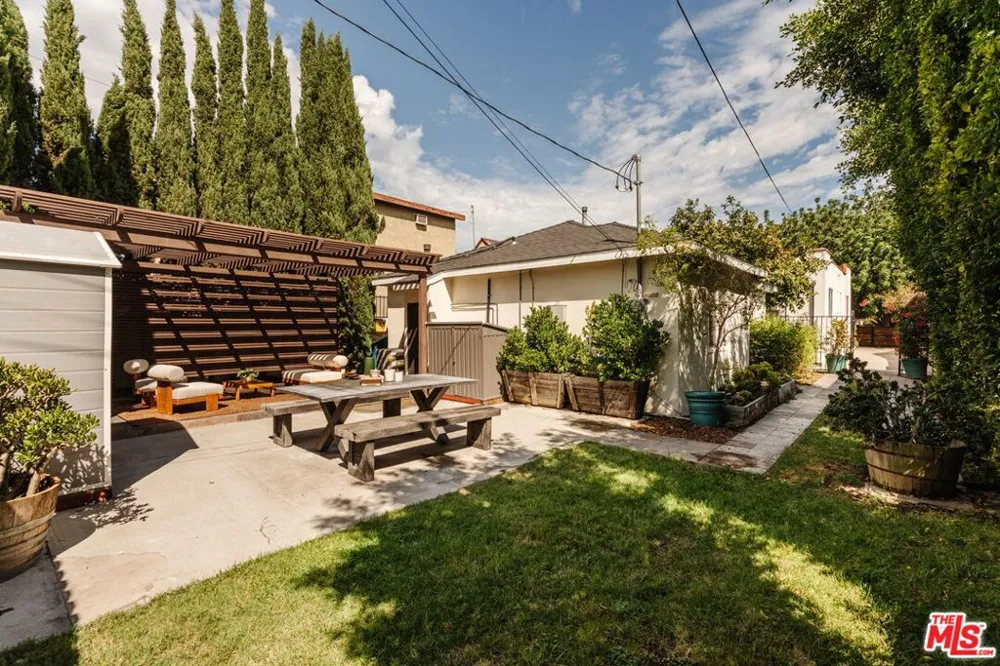2223 Alsace Avenue Los Angeles, CA 90016