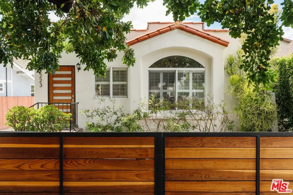 2223 Alsace Avenue Los Angeles, CA 90016