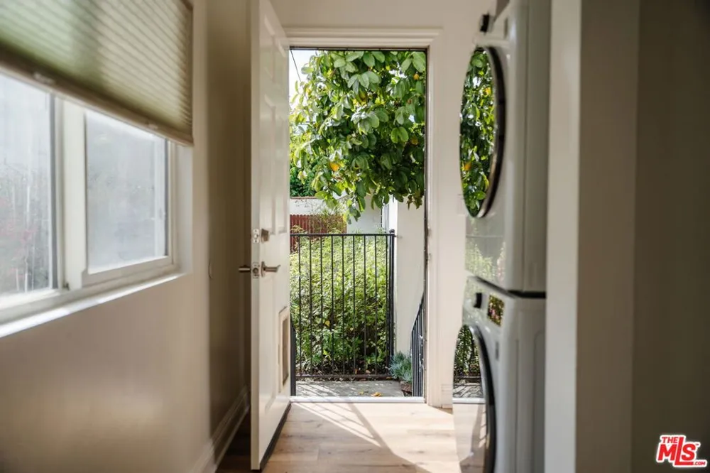 2223 Alsace Avenue Los Angeles, CA 90016