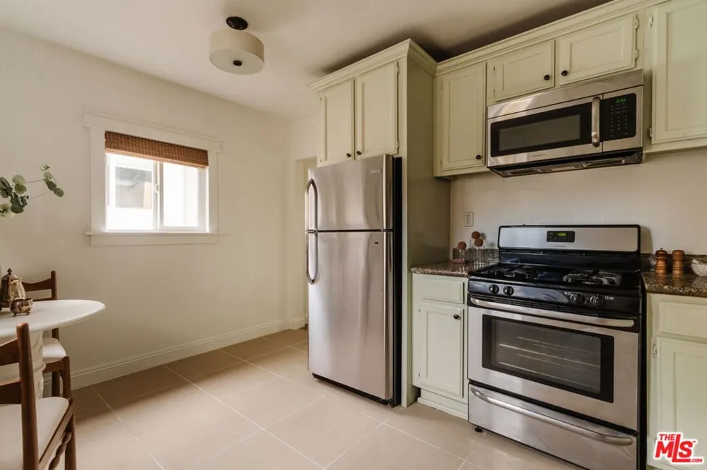 2223 Alsace Avenue Los Angeles, CA 90016