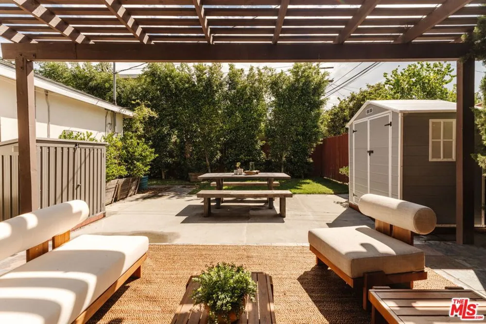 2223 Alsace Avenue Los Angeles, CA 90016