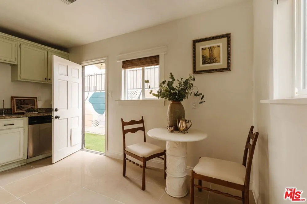 2223 Alsace Avenue Los Angeles, CA 90016