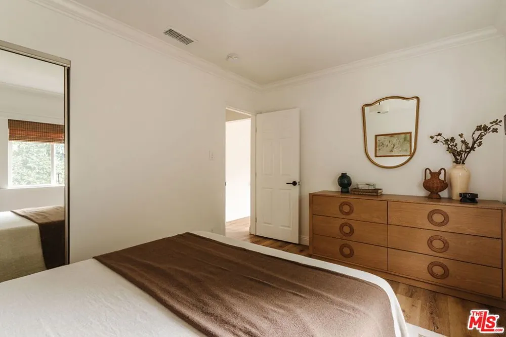 2223 Alsace Avenue Los Angeles, CA 90016