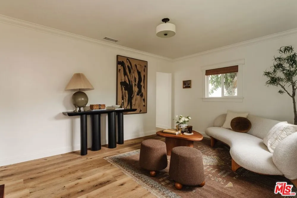 2223 Alsace Avenue Los Angeles, CA 90016