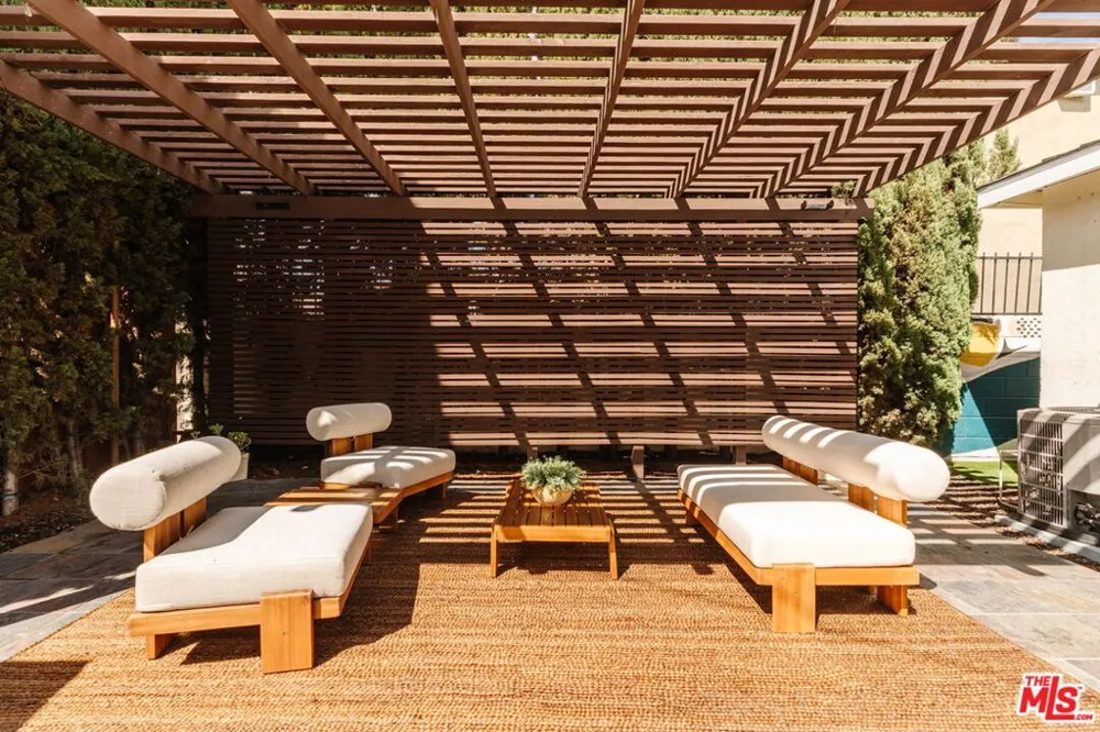 2223 Alsace Avenue Los Angeles, CA 90016