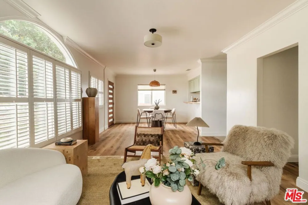 2223 Alsace Avenue Los Angeles, CA 90016