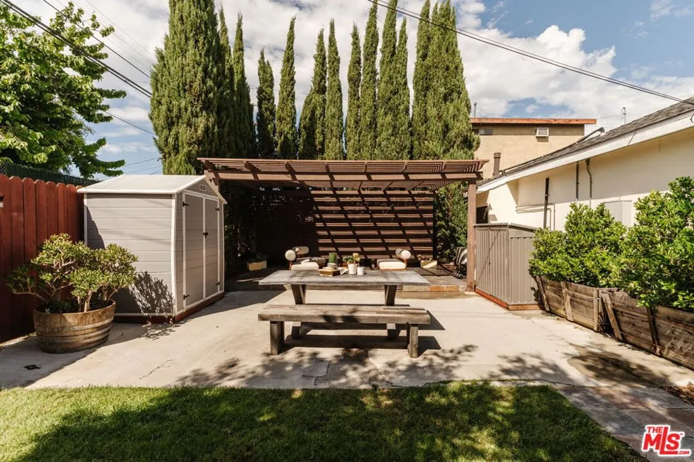 2223 Alsace Avenue Los Angeles, CA 90016