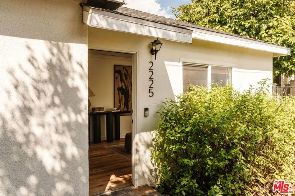 2223 Alsace Avenue Los Angeles, CA 90016