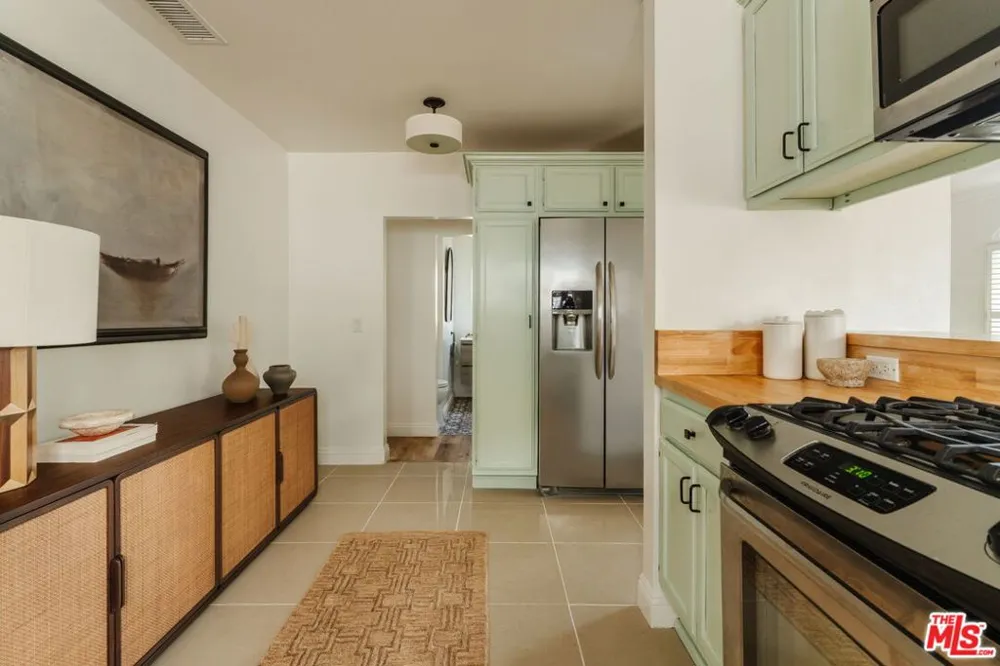 2223 Alsace Avenue Los Angeles, CA 90016