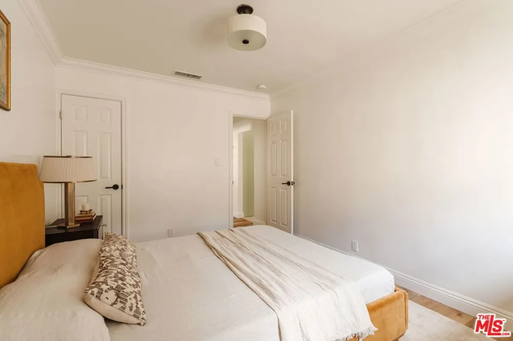 2223 Alsace Avenue Los Angeles, CA 90016