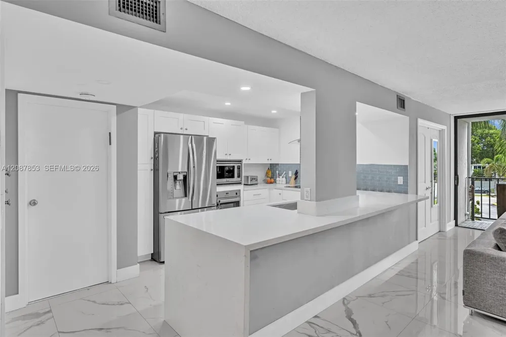 1000 Parkview Dr #329 Hallandale Beach, FL 33009