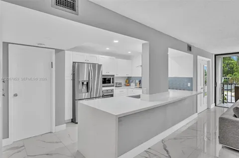 1000 Parkview Dr #329