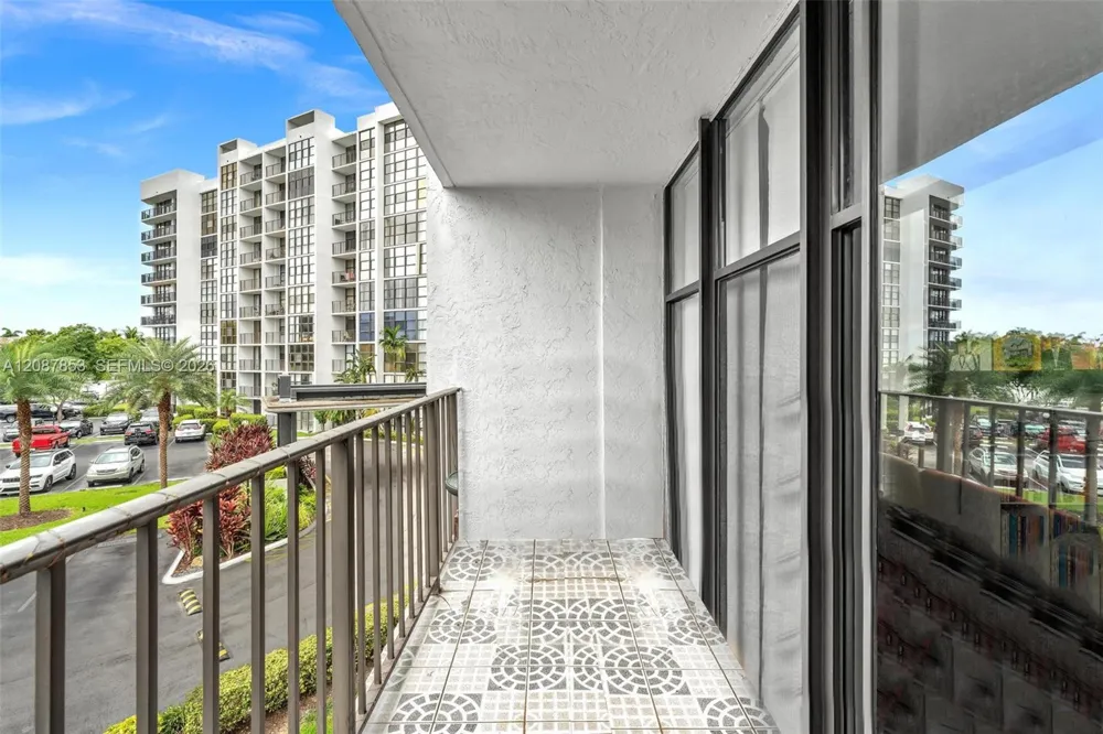 1000 Parkview Dr #329 Hallandale Beach, FL 33009