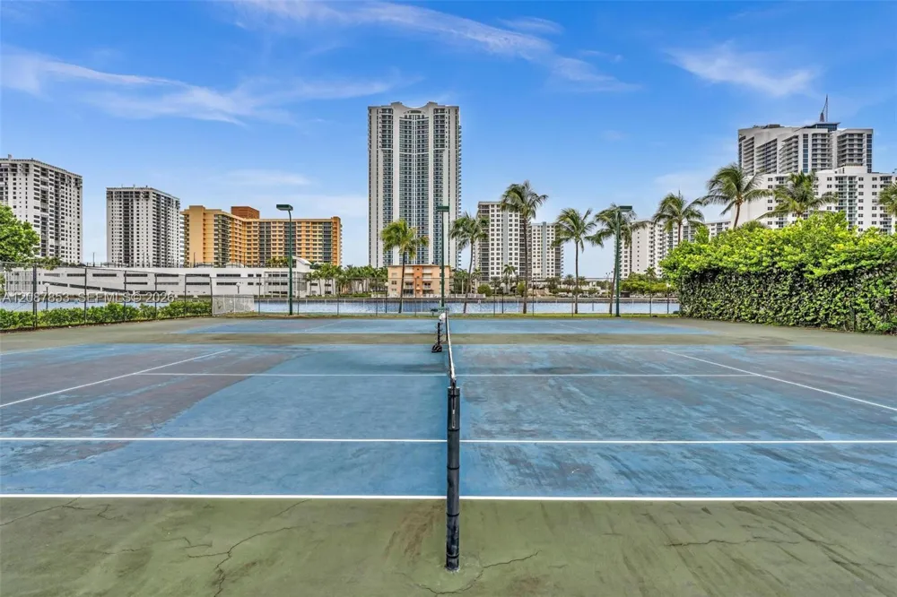 1000 Parkview Dr #329 Hallandale Beach, FL 33009