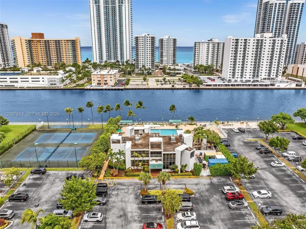 1000 Parkview Dr #329 Hallandale Beach, FL 33009