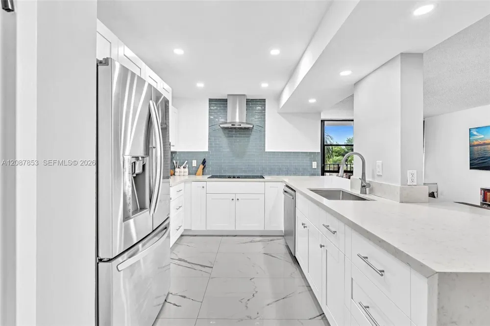 1000 Parkview Dr #329 Hallandale Beach, FL 33009