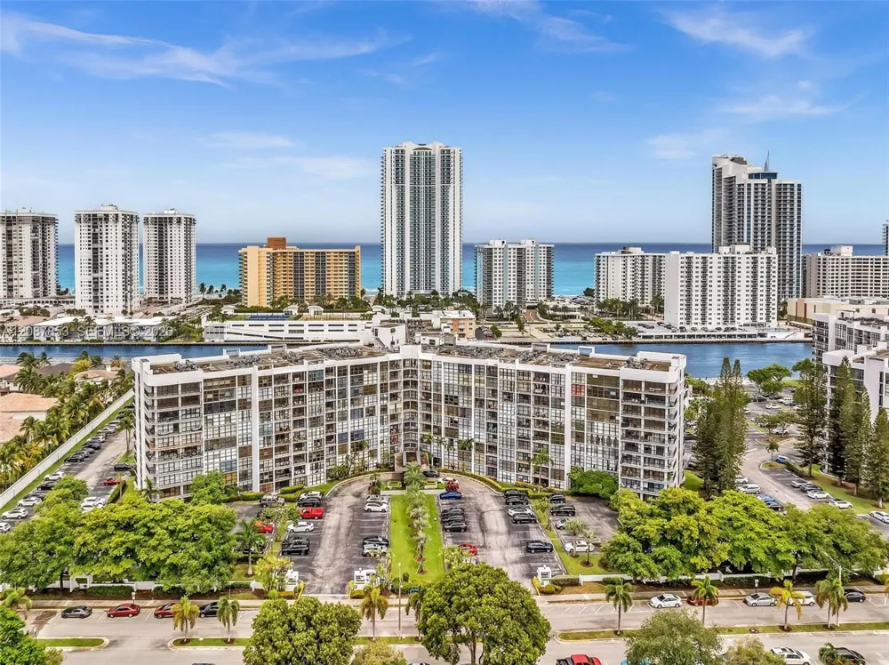 1000 Parkview Dr #329 Hallandale Beach, FL 33009