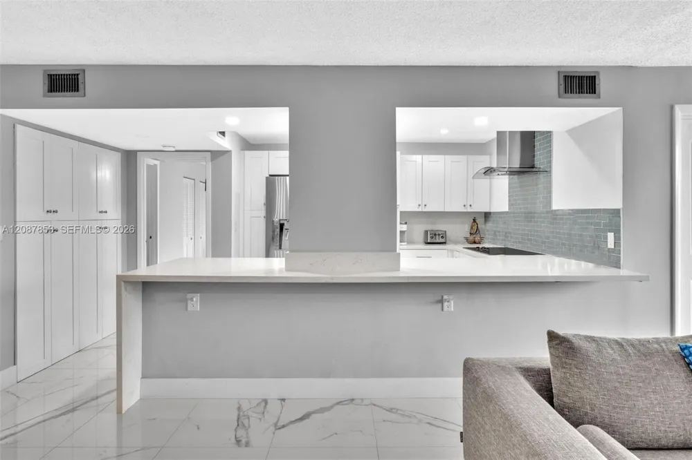 1000 Parkview Dr #329 Hallandale Beach, FL 33009