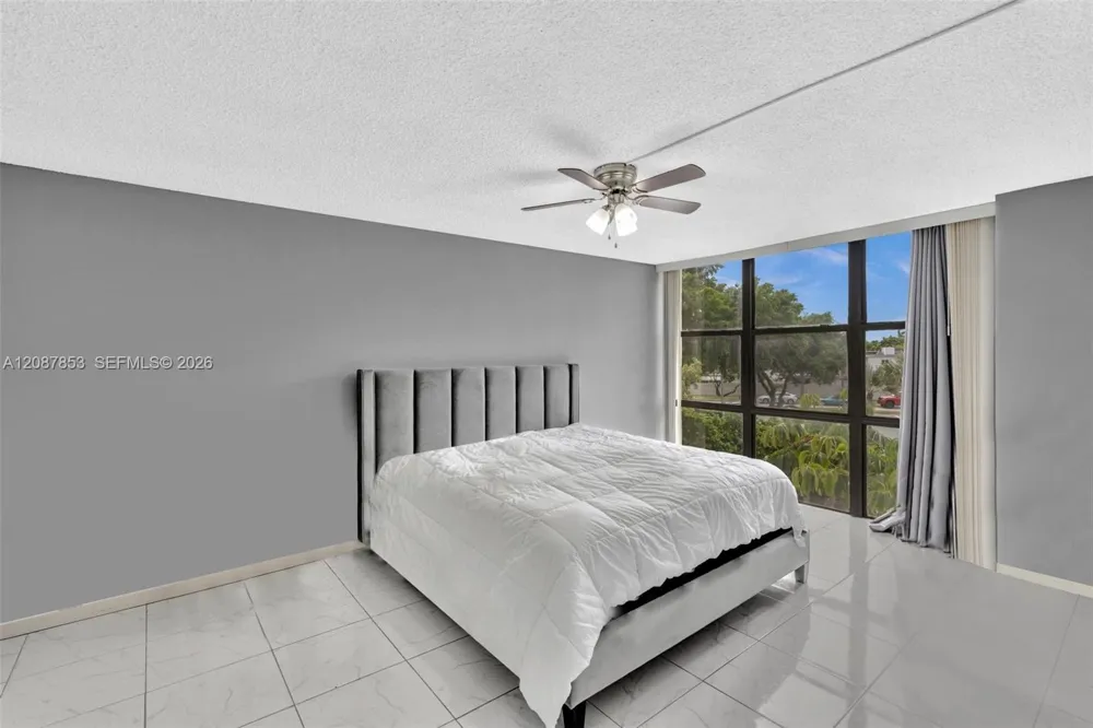 1000 Parkview Dr #329 Hallandale Beach, FL 33009
