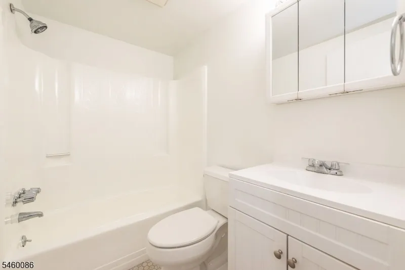 5 VILLAGE WAY UNIT D-6 #D-6 Unit D-6 Vernon, NJ 07462