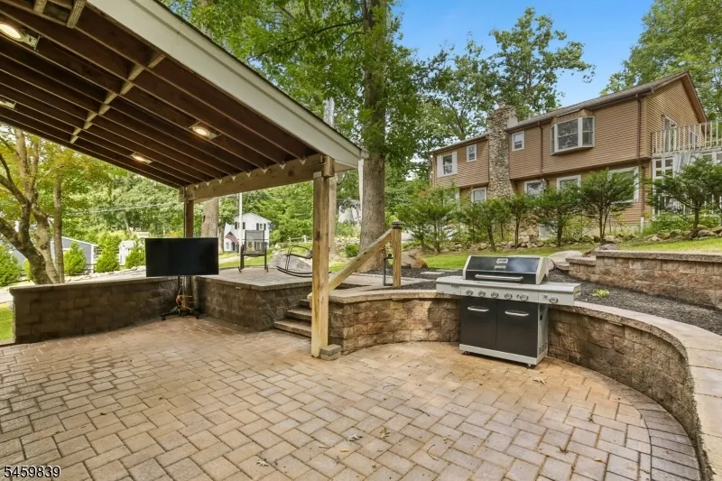 2 Whaleback Waddy Denville, NJ 07834