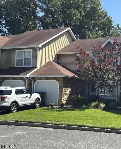 15 Saddle Ct Tinton Falls, NJ 07753