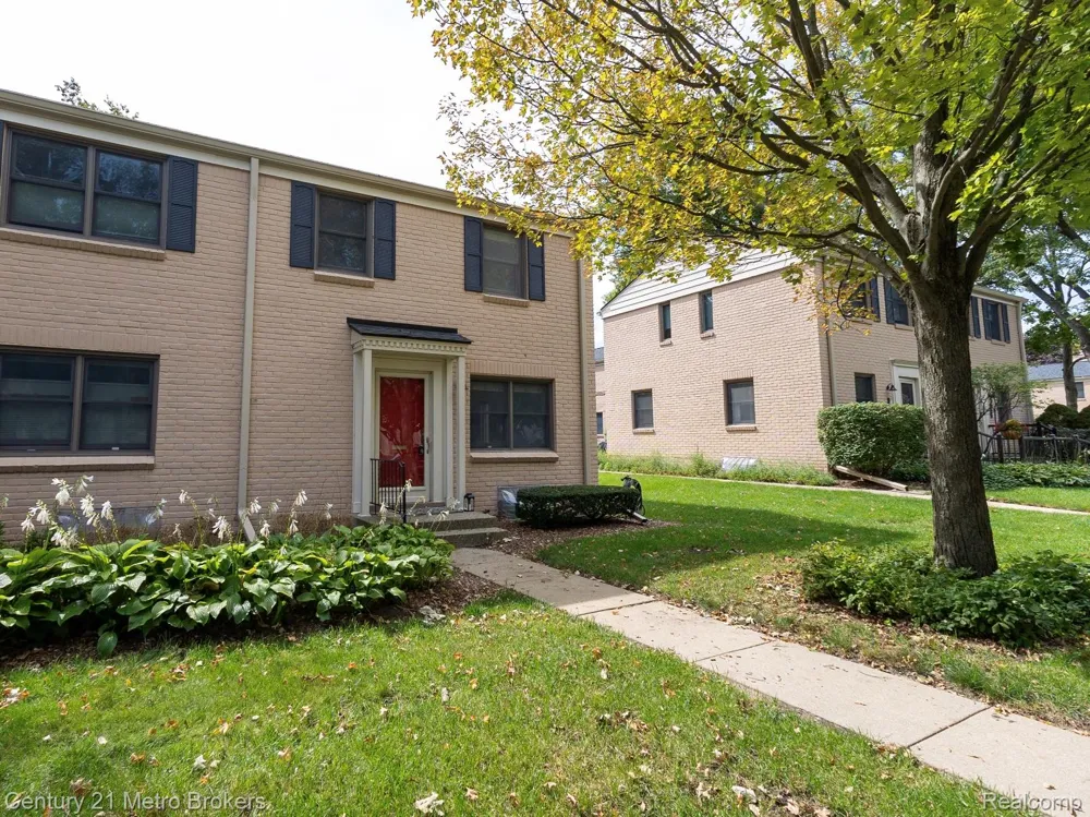 1984 Graefield Road Birmingham City, MI 48009