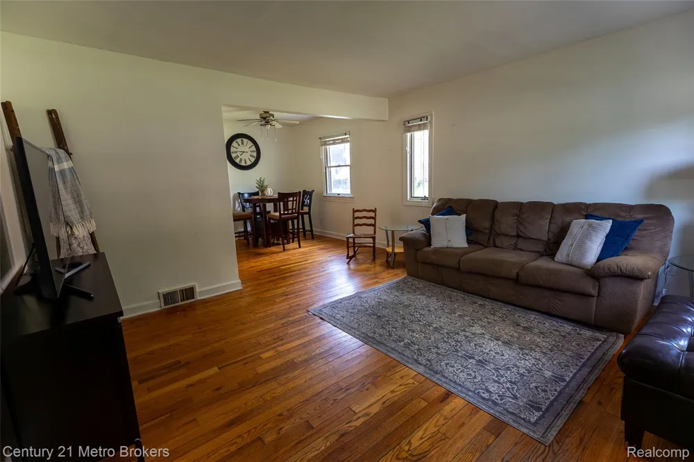 1984 Graefield Road Birmingham City, MI 48009