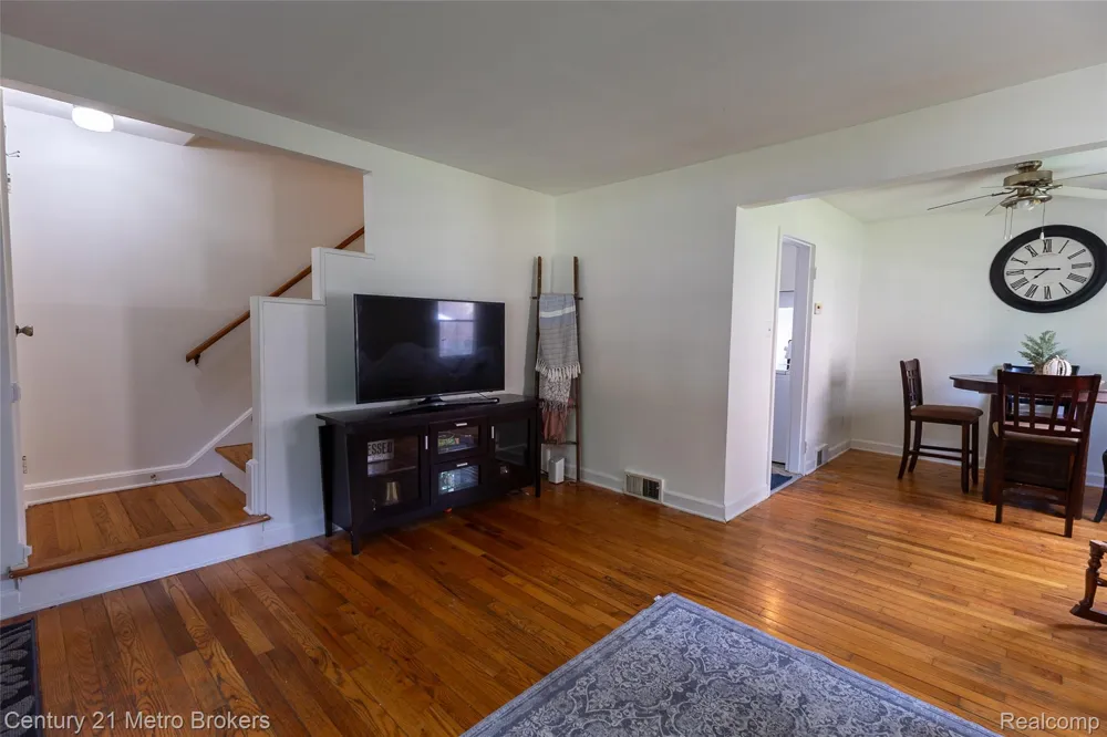 1984 Graefield Road Birmingham City, MI 48009