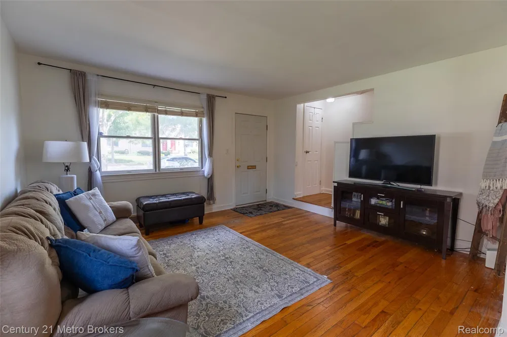 1984 Graefield Road Birmingham City, MI 48009