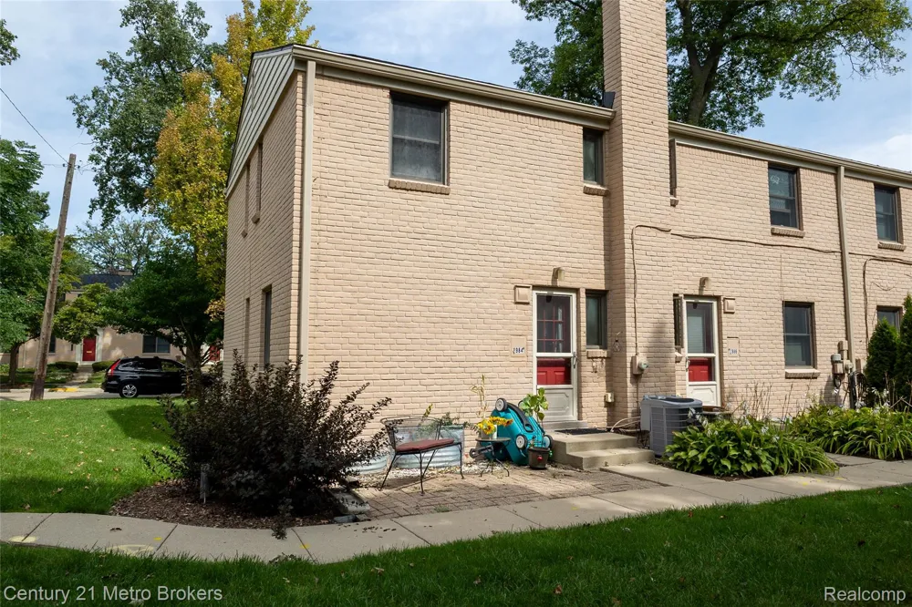 1984 Graefield Road Birmingham City, MI 48009