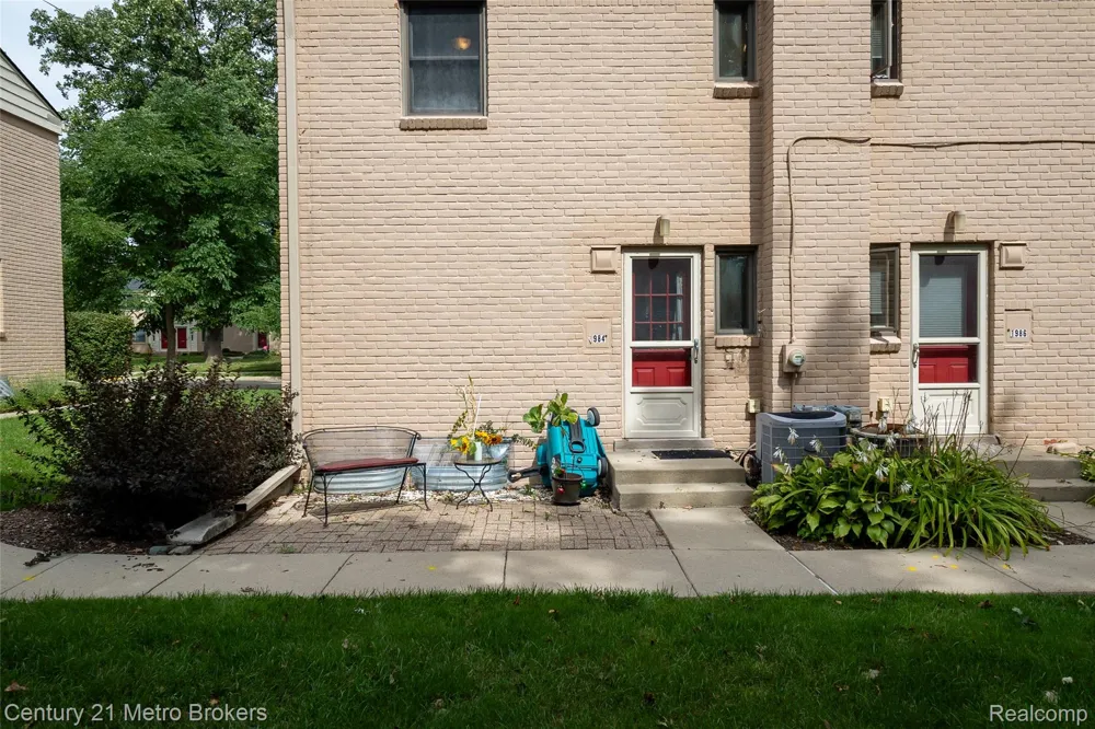 1984 Graefield Road Birmingham City, MI 48009