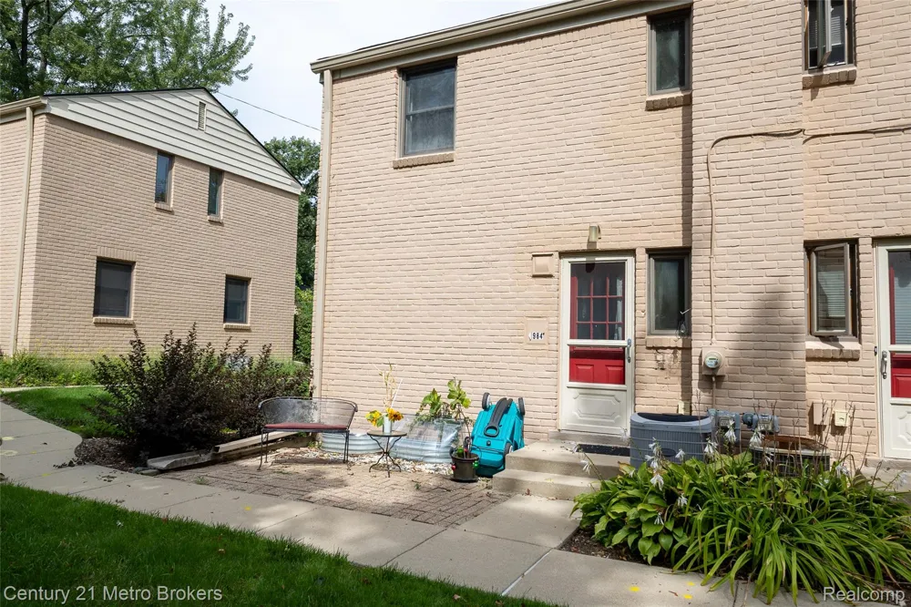 1984 Graefield Road Birmingham City, MI 48009