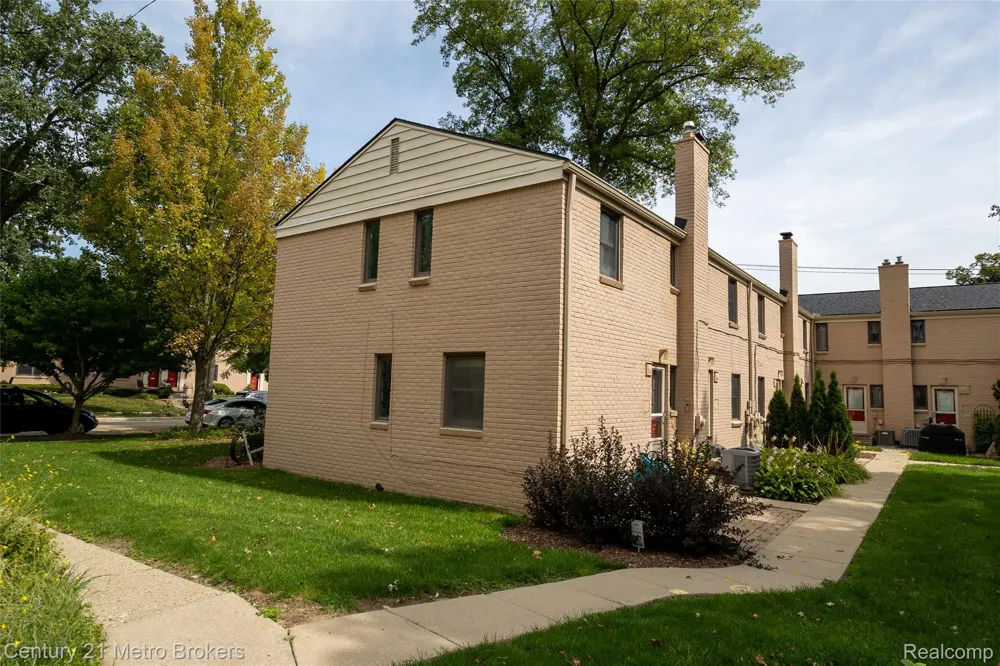 1984 Graefield Road Birmingham City, MI 48009