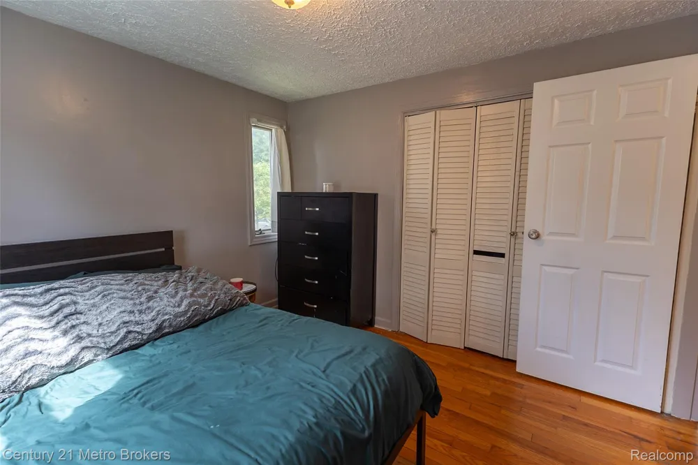 1984 Graefield Road Birmingham City, MI 48009