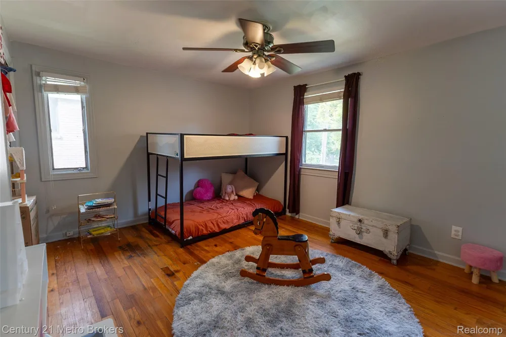 1984 Graefield Road Birmingham City, MI 48009