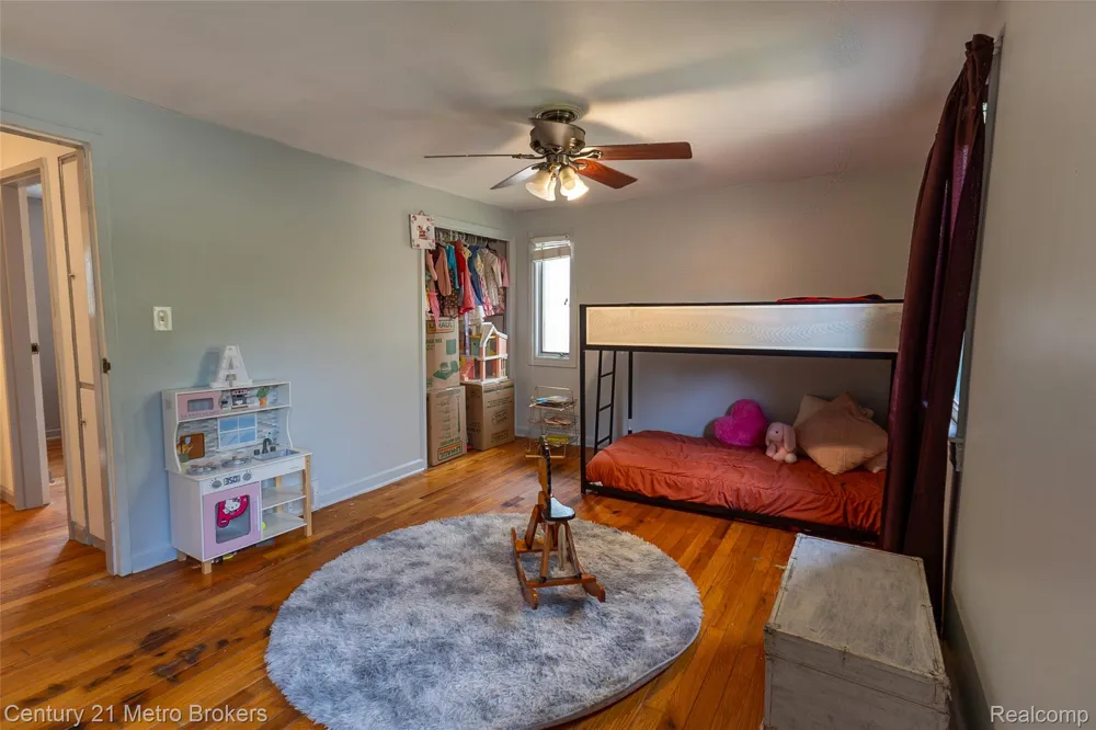 1984 Graefield Road Birmingham City, MI 48009