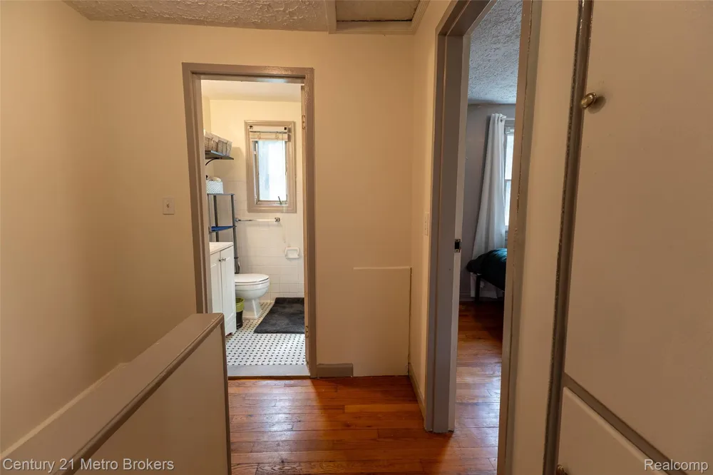 1984 Graefield Road Birmingham City, MI 48009