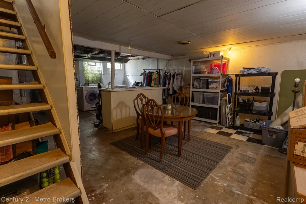 1984 Graefield Road Birmingham City, MI 48009