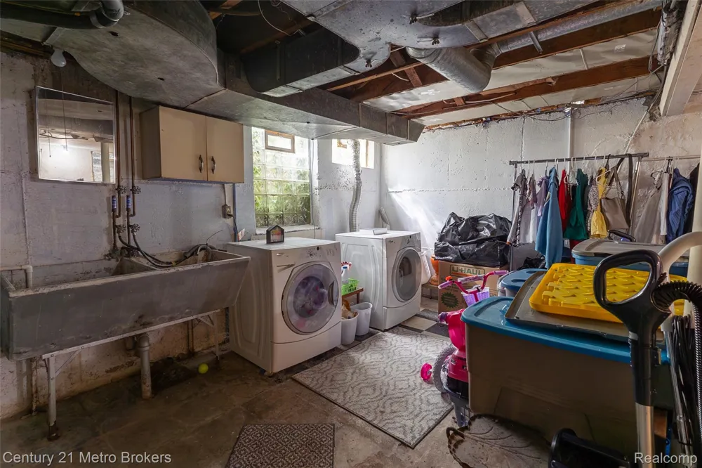 1984 Graefield Road Birmingham City, MI 48009