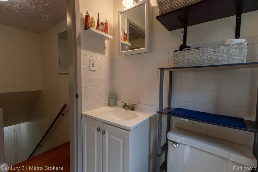 1984 Graefield Road Birmingham City, MI 48009