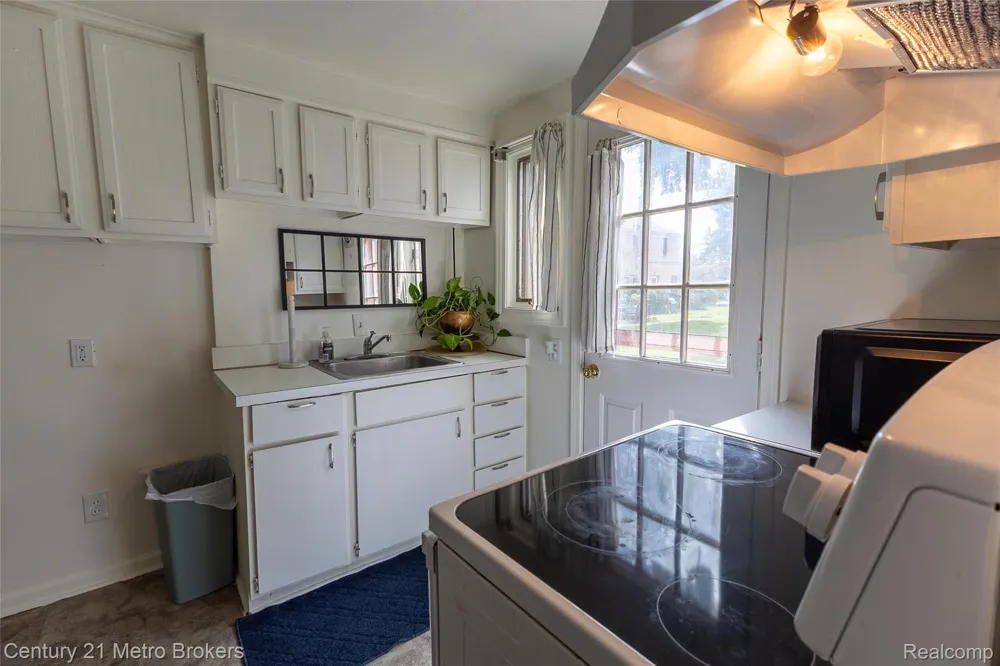 1984 Graefield Road Birmingham City, MI 48009