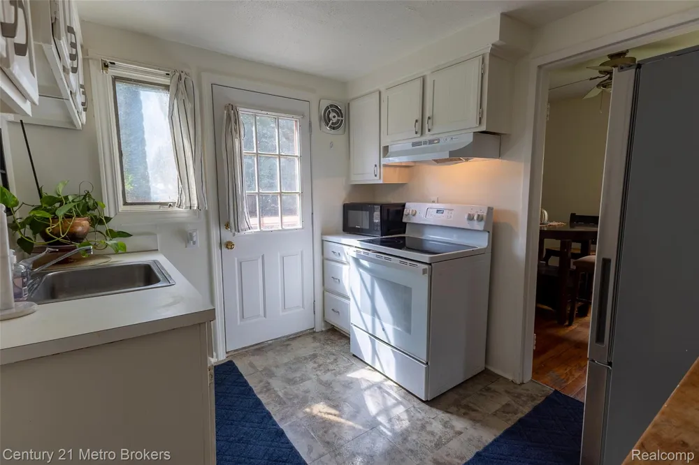 1984 Graefield Road Birmingham City, MI 48009