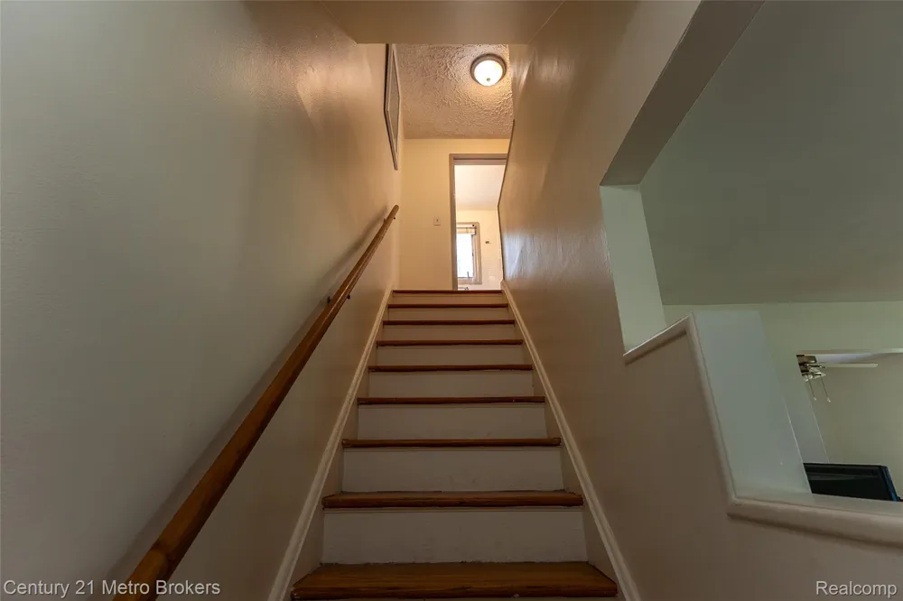 1984 Graefield Road Birmingham City, MI 48009