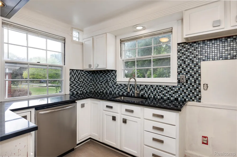 18753 San Diego Boulevard Lathrup Village City, MI 48076