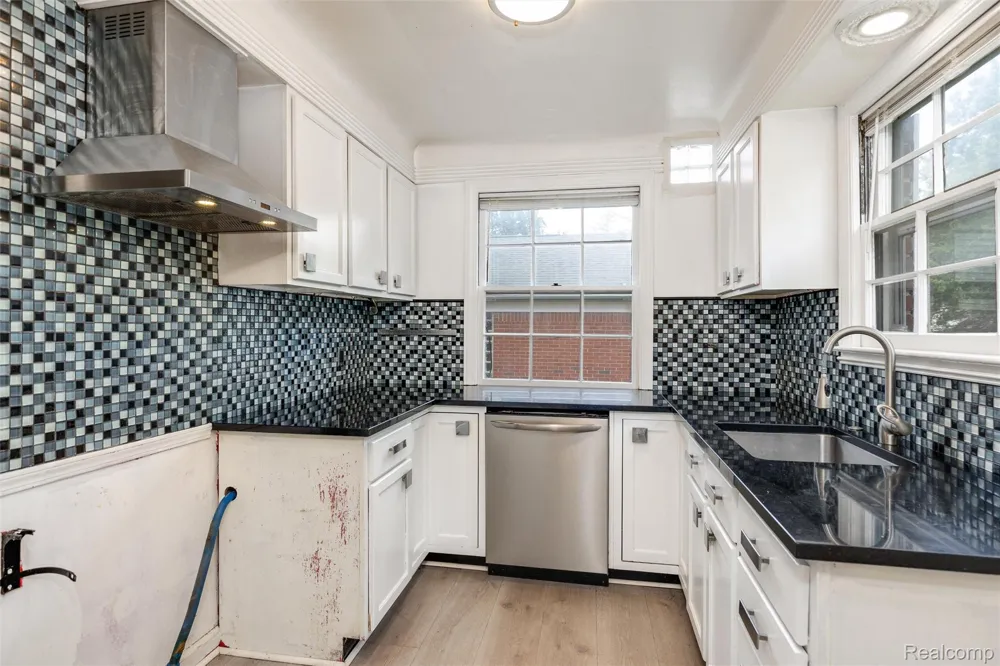 18753 San Diego Boulevard Lathrup Village City, MI 48076